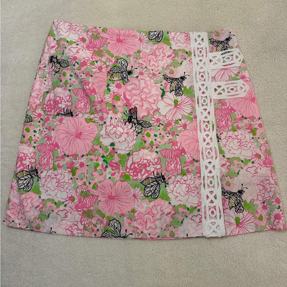 Lilly Pulitzer DAYE mini skort in pistachio macaroon, the bees knees print